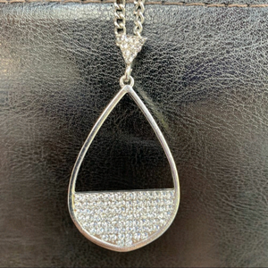 🛍3/$20 JESSICA Simpson Silver rhinestone costume necklace
